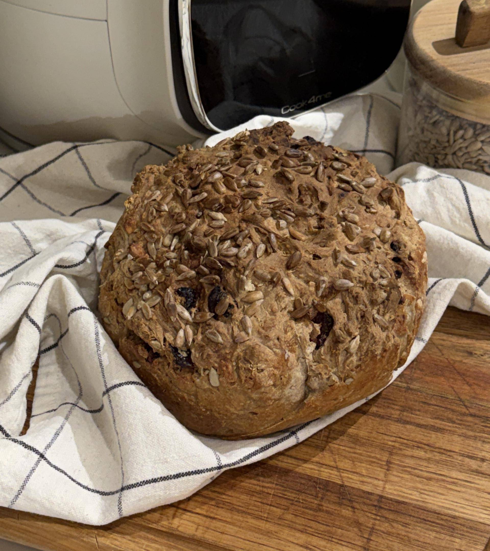 Prosty chleb żytni z ziarenkami - przepisy Cook4Me | Tefal