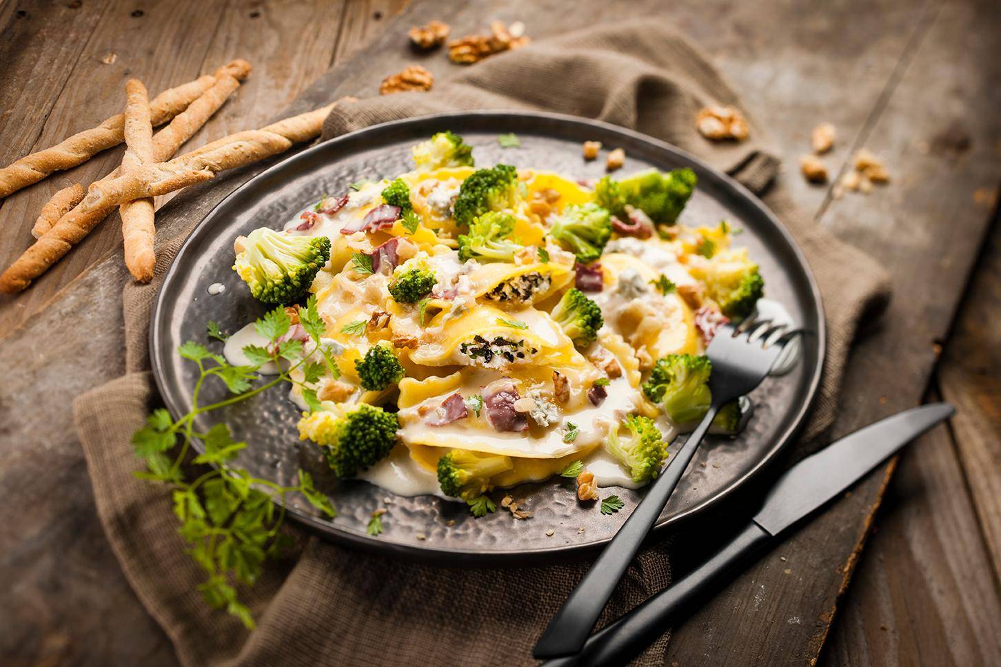 Ravioli z gorgonzolą i orzechami włoskimi - przepisy Cook4Me | Tefal