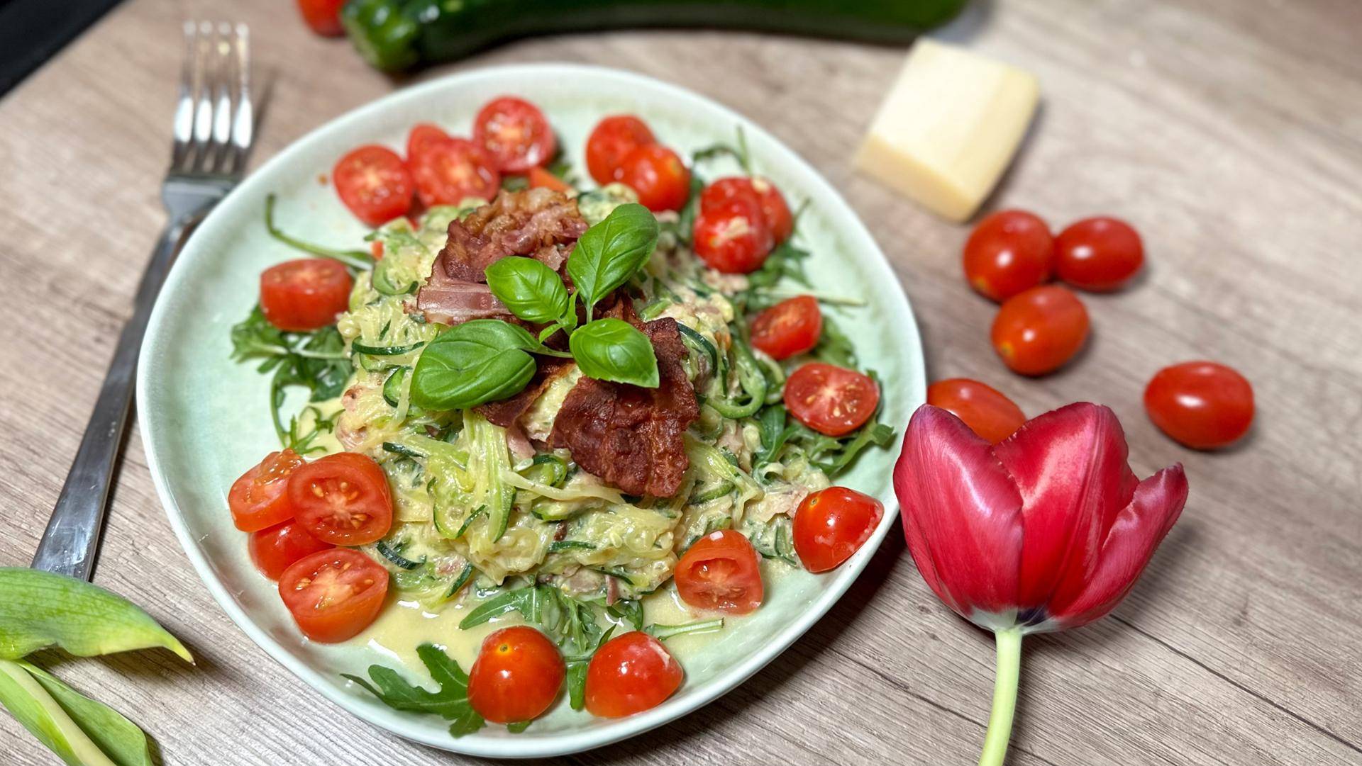 Carbonara z makaronem z cukinii - przepisy Cook4Me | Tefal
