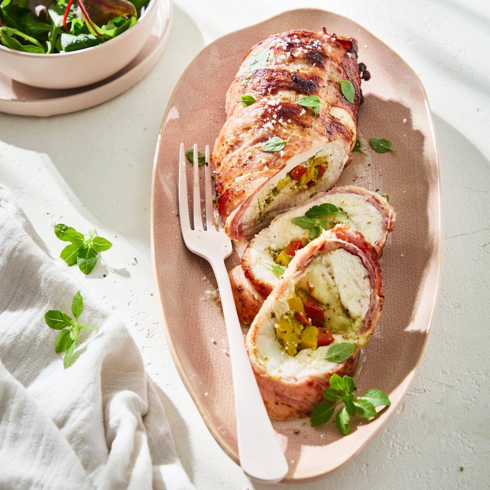 Roladki z kurczaka z boczkiem, papryką i pesto - przepisy Easy Fry Max | Tefal