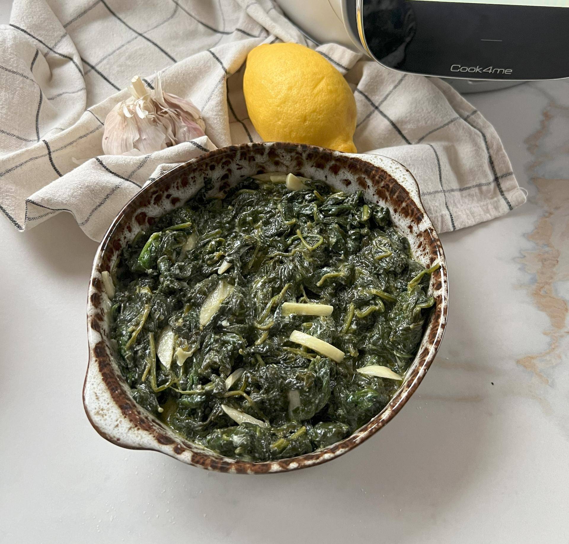 Duszony szpinak z czosnkiem - przepisy Cook4Me | Tefal