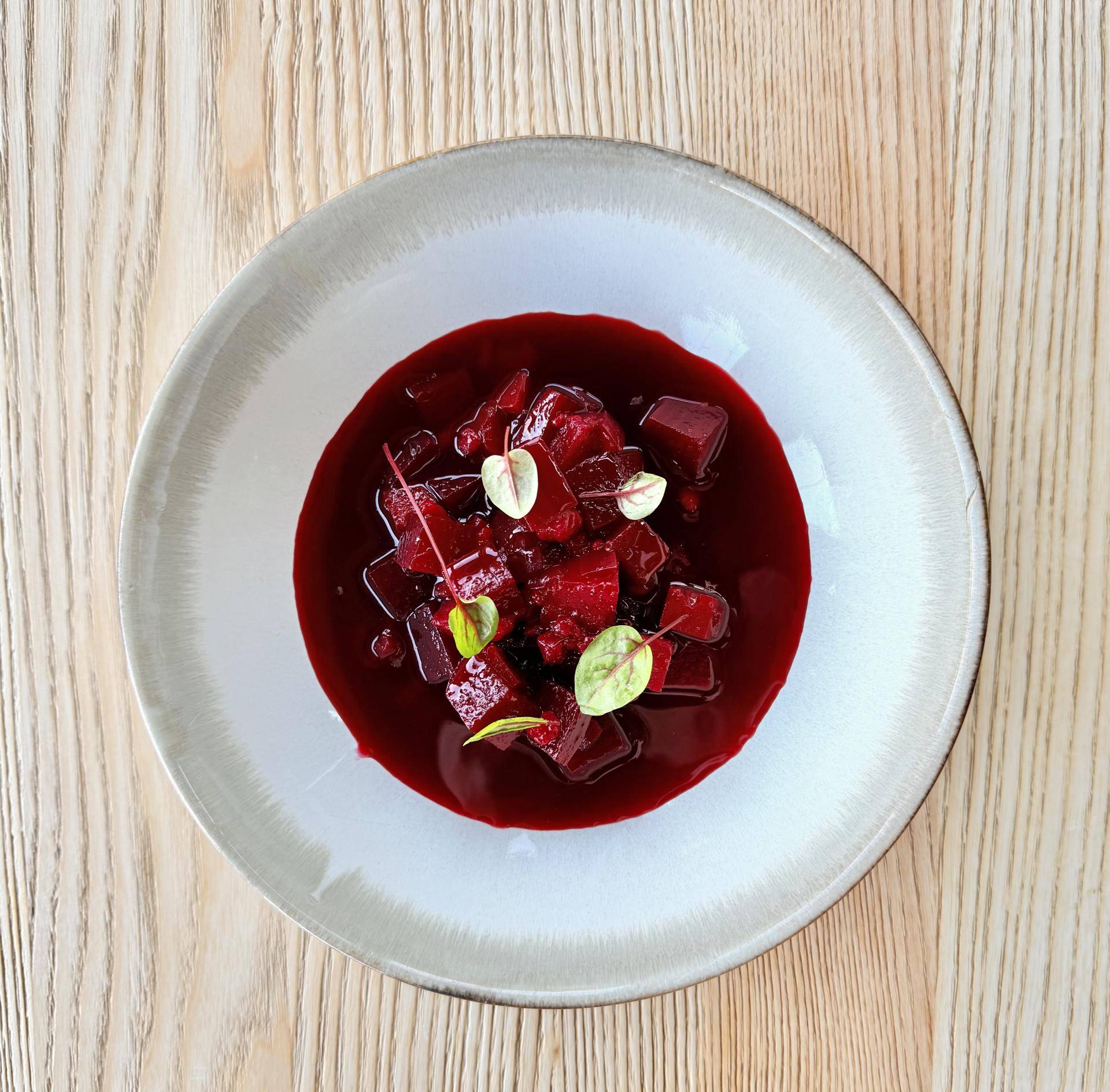 Zupa buraczkowa z warzywami i zacierką - przepisy Cook4Me | Tefal