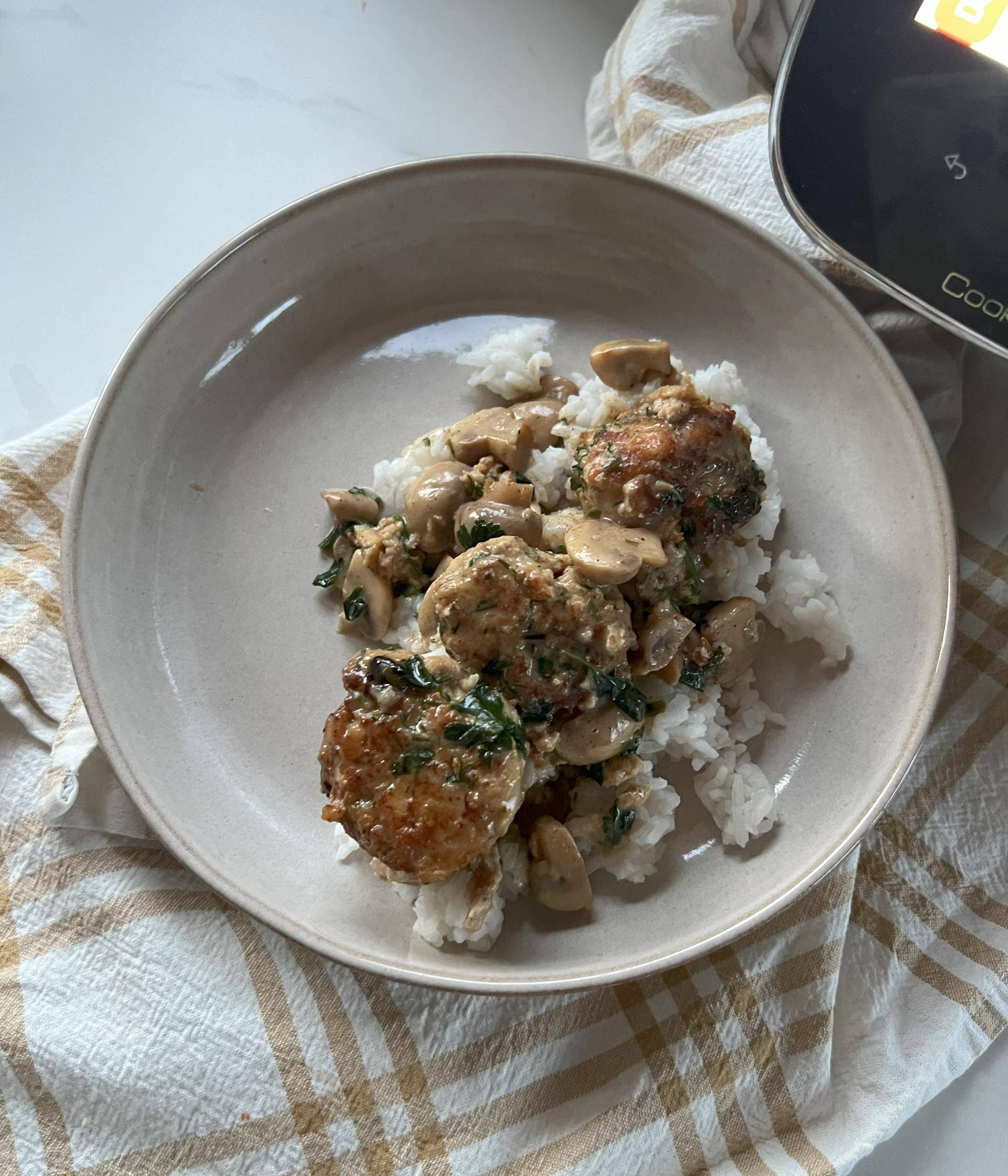 Klopsiki w kremowym sosie pieczarkowym - przepisy Cook4Me | Tefal