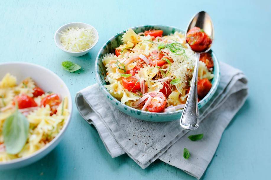 Sałatka makaronowa z pomidorem - przepisy Cook4Me | Tefal