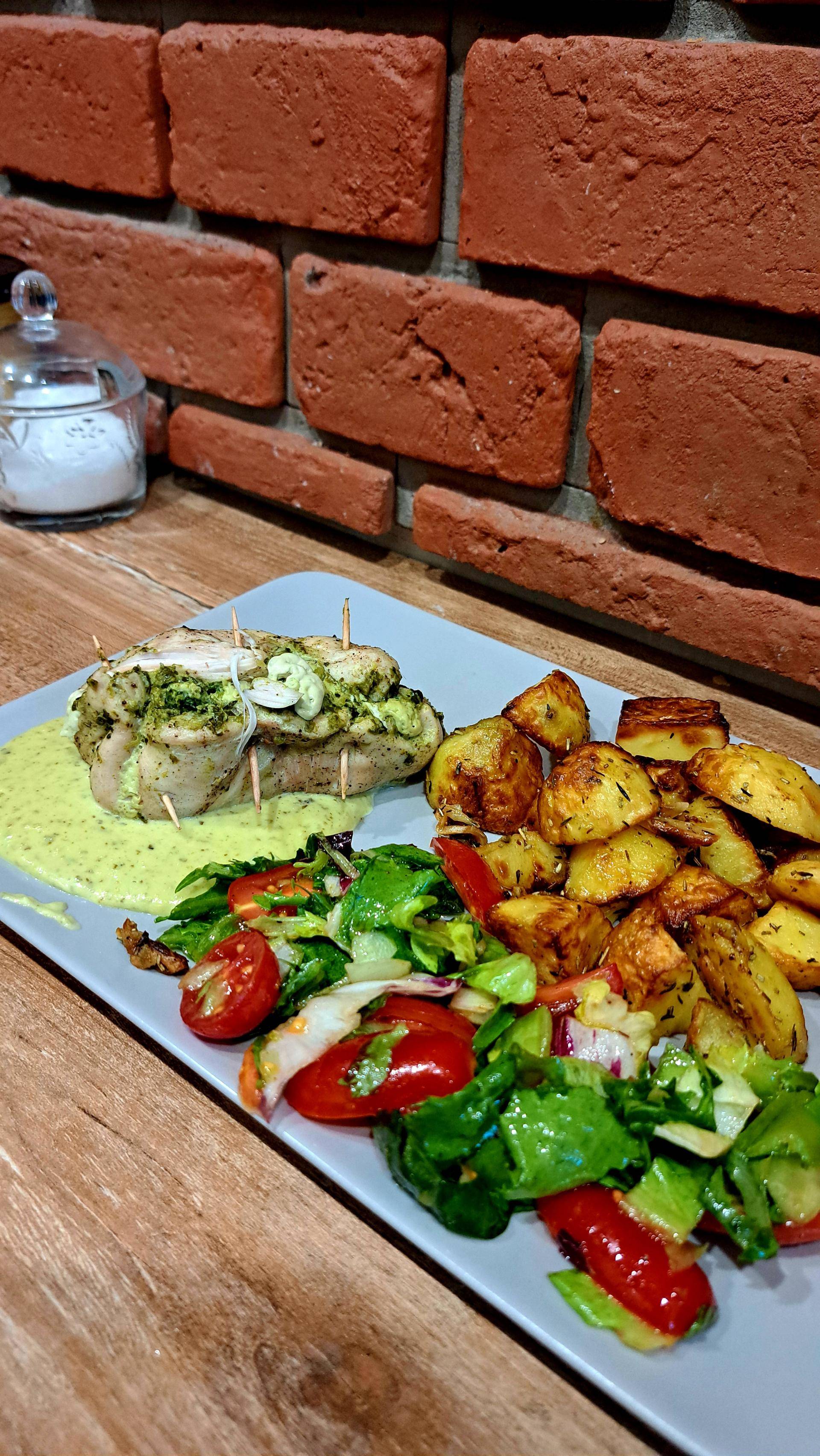 Sakiewki z kurczaka ze szpinakiem i czosnkiem z sosem bazyliowym - przepisy Cookeo V3 | Tefal