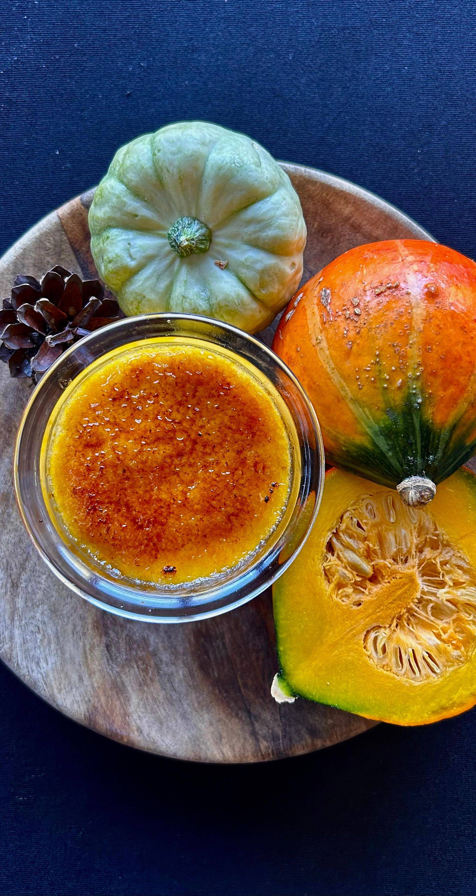 Pomarańczowy creme brulee w miseczkach ze skórki - przepisy Easy Fry Mega | Tefal