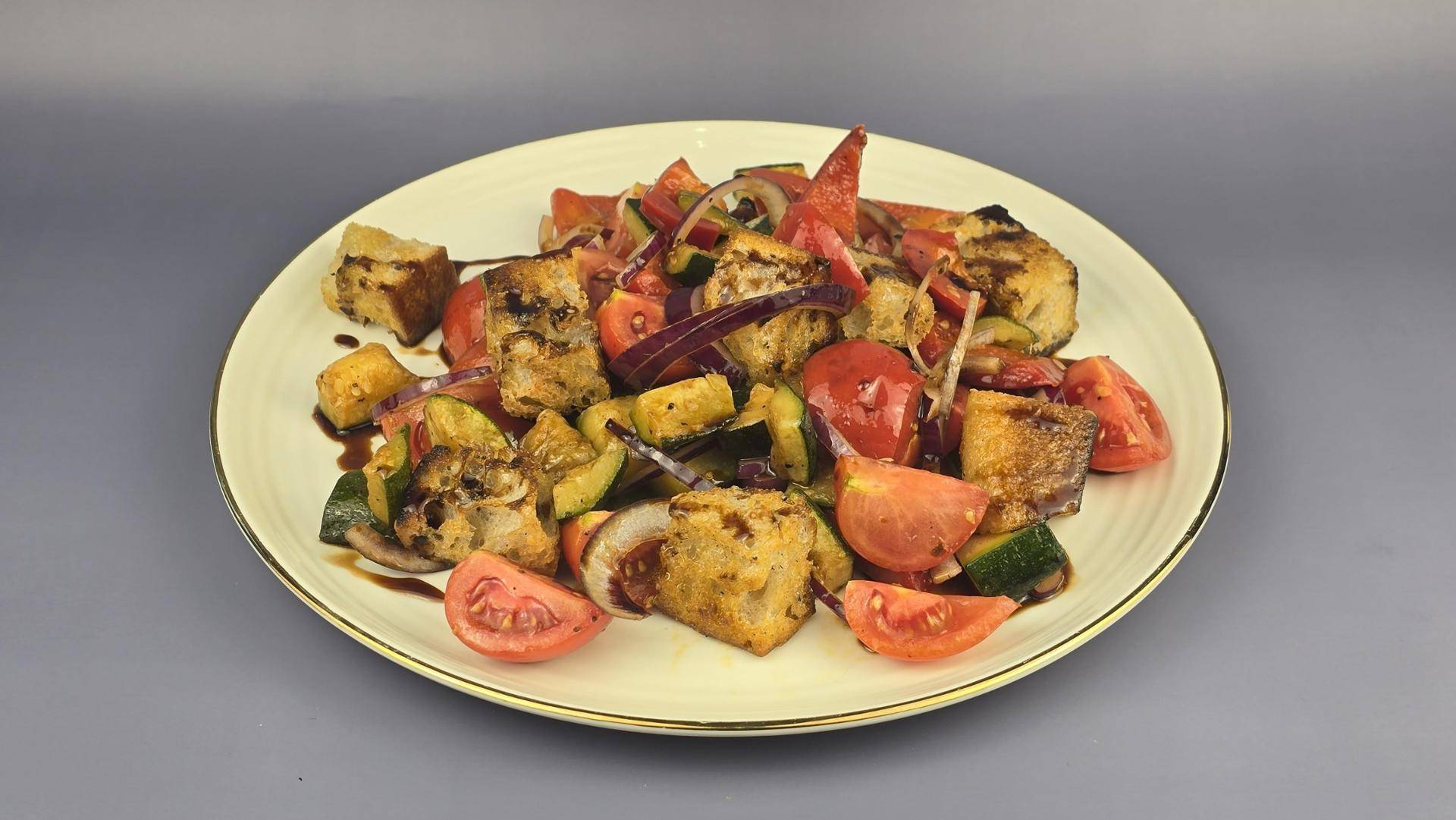 Sałatka z chrupiącymi grzankami - przepisy Patelnie i Garnki | Tefal