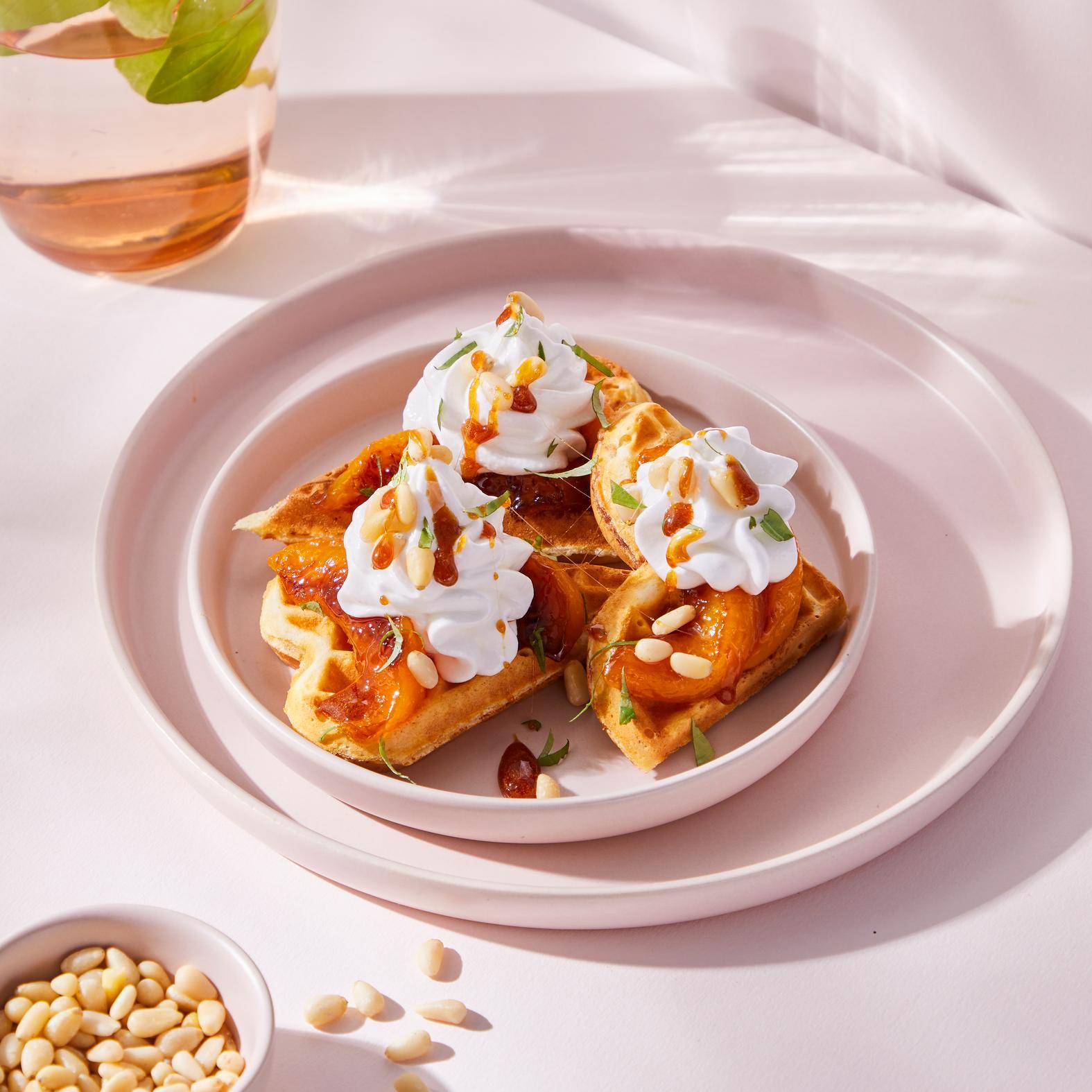 Gofry w kształcie serca z karmelizowaną brzoskwinią - przepisy Snack Collection MECHANICAL | Tefal