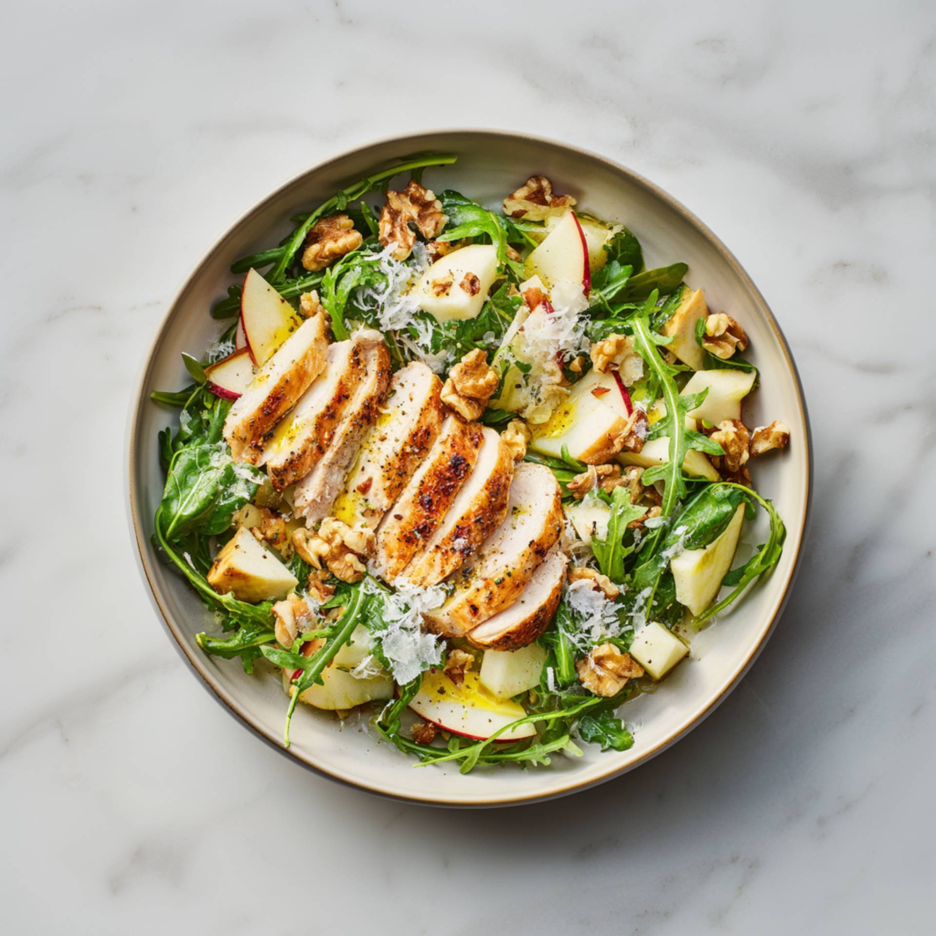 Jesienna sałatka z kurczakiem, jabłkiem i orzechami - przepisy EASY FRY & GRILL 2 in 1 MECHANICAL | Tefal