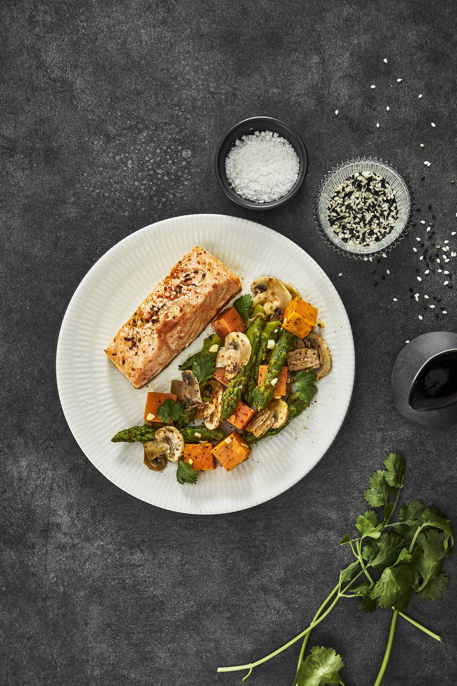 Łosoś z zielonymi szparagami - przepisy OptiGrill + | Tefal