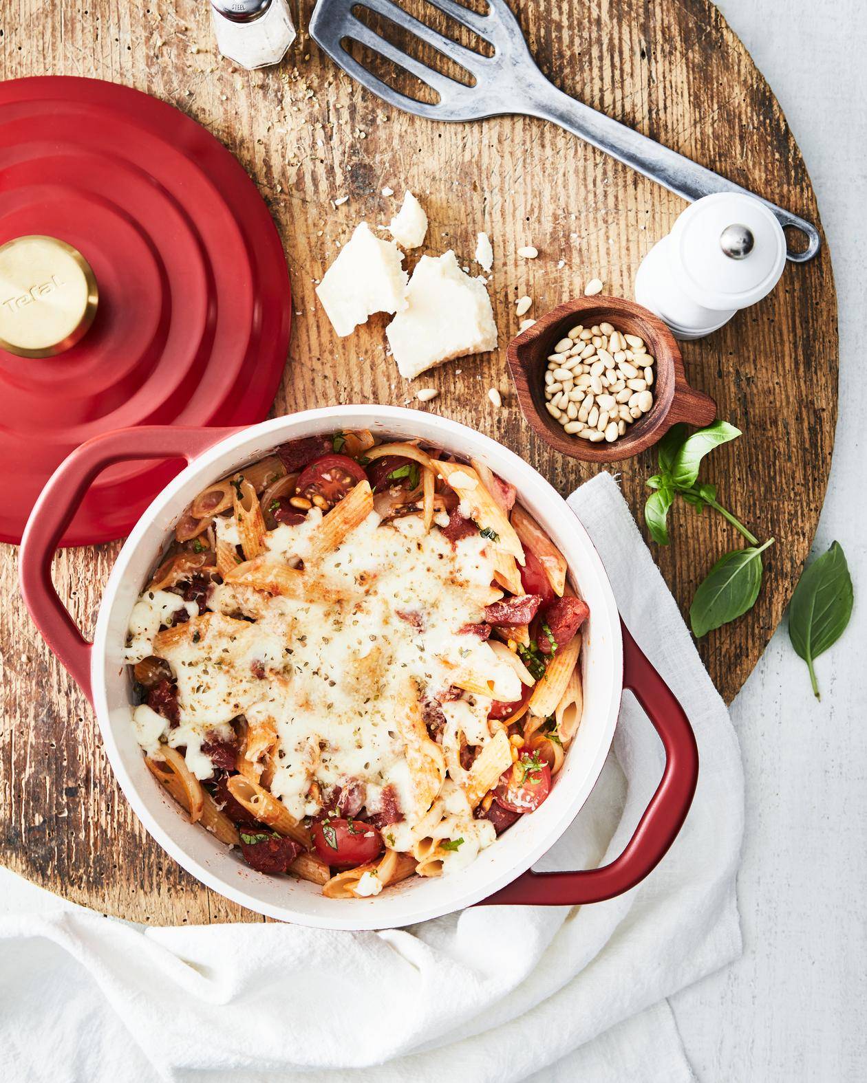 Jednogarnkowa zapiekanka makaronowa z parmezanem - przepisy Patelnie i Garnki | Tefal