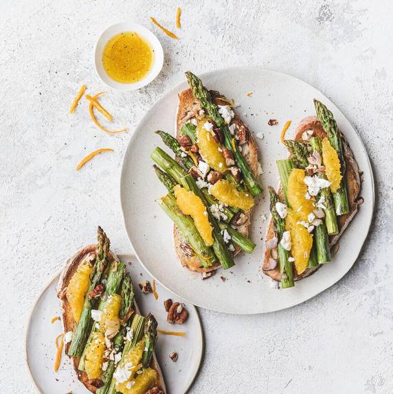 Medium-Grilled asparagus, orange and pecans_Asperges grillées, oragnes et noix de pécan_Square.jpg
